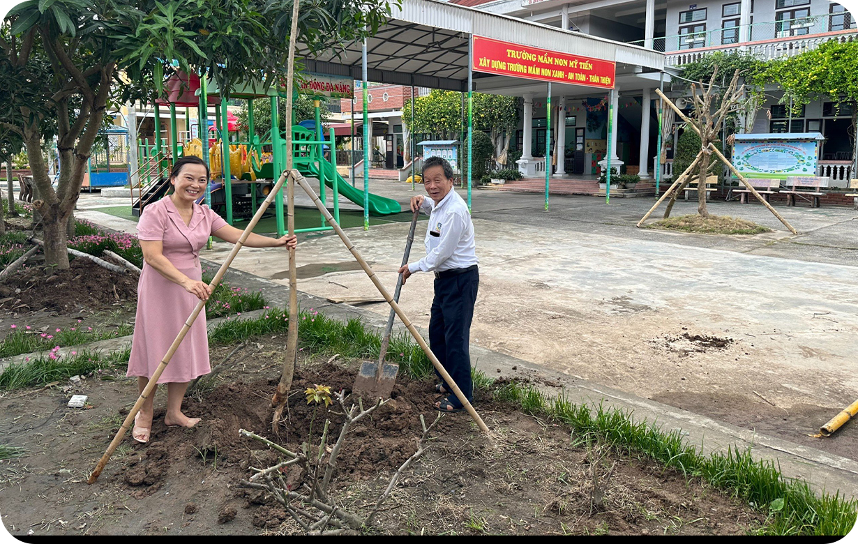 Trường Cách tải app tài xỉu
 trao tặng cây xanh cho các điểm Trường tại Xã Mỹ Tiến, Tỉnh Nam Định